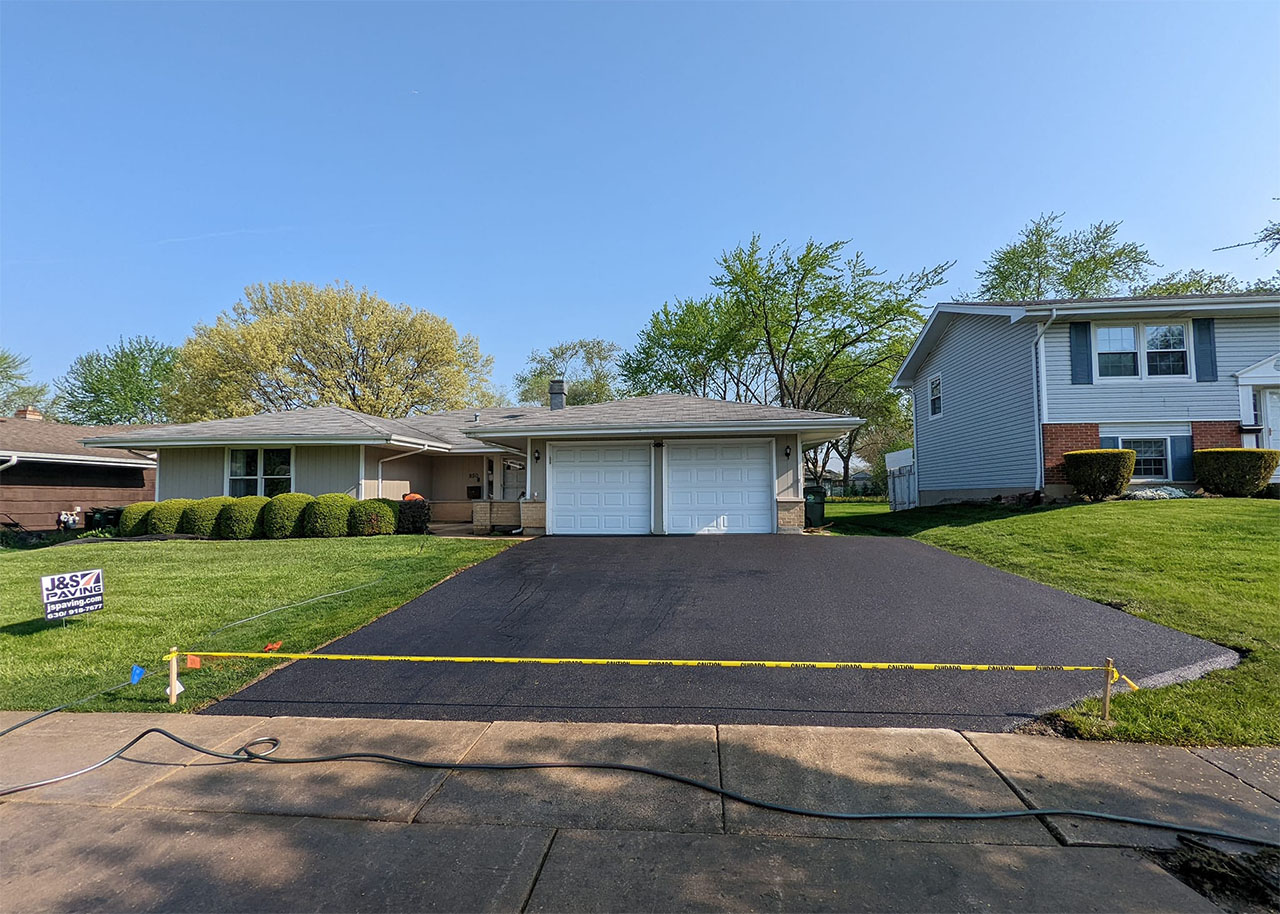 Carol Stream IL Residential Asphalt Paving Contractor
